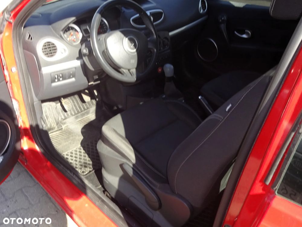 Renault Clio - 15