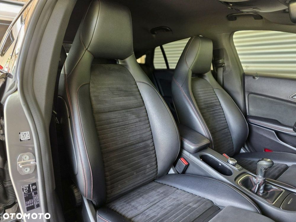 Mercedes-Benz CLA 200 AMG Line - 20