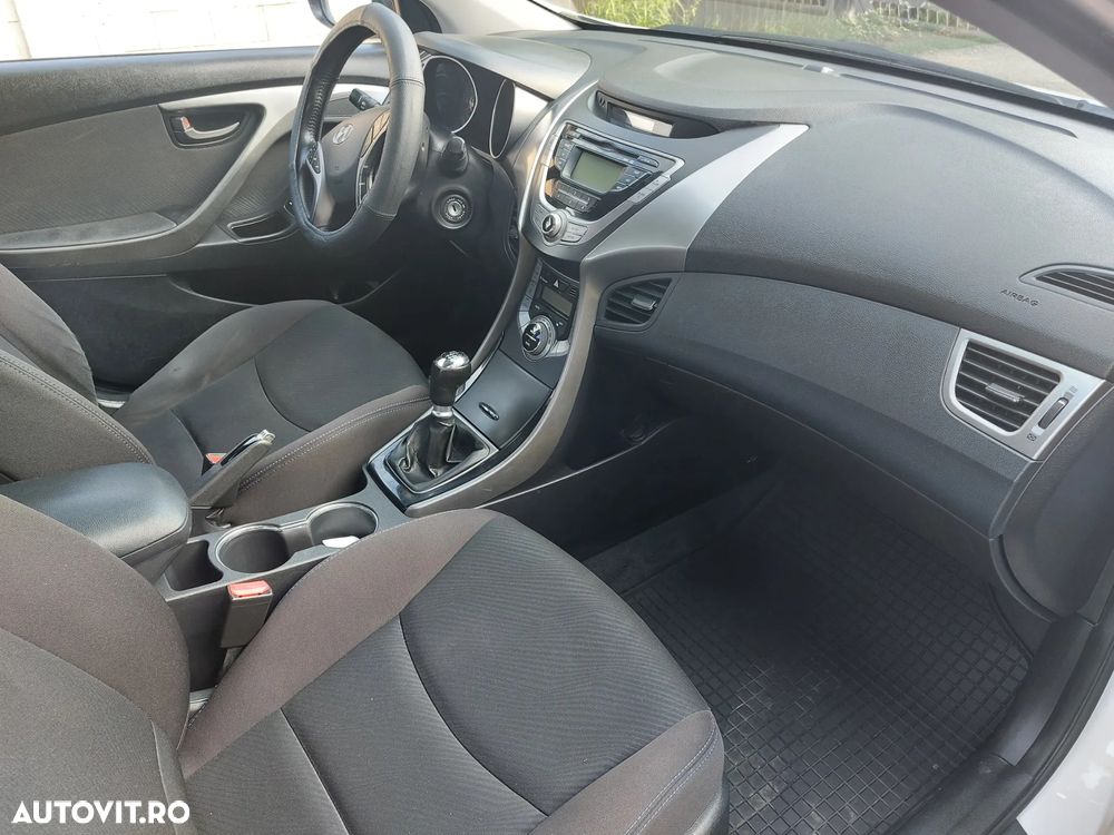Hyundai Elantra 1.6 MPi - 4