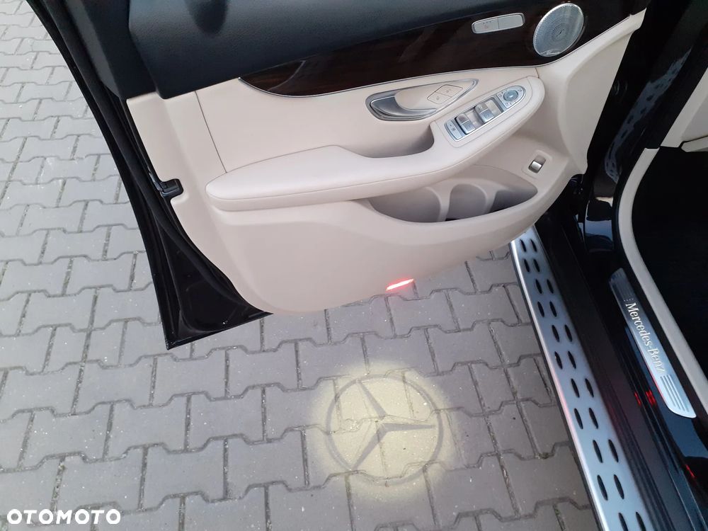 Mercedes-Benz GLC 220 d 4Matic 9G-TRONIC AMG Line - 30