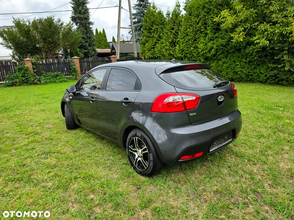 Kia Rio 1.2 Fifa World Cup Edition - 3
