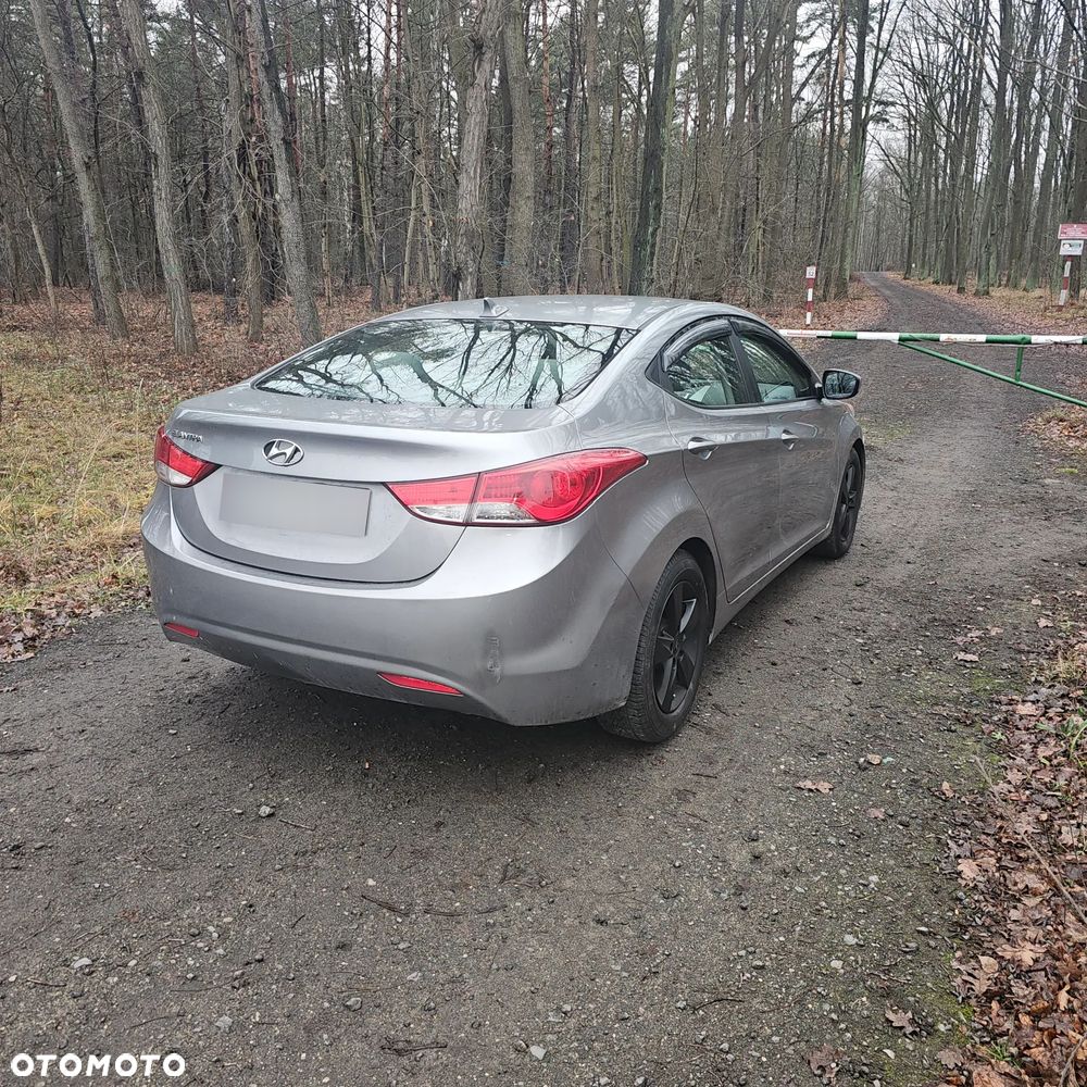 Hyundai Elantra - 6