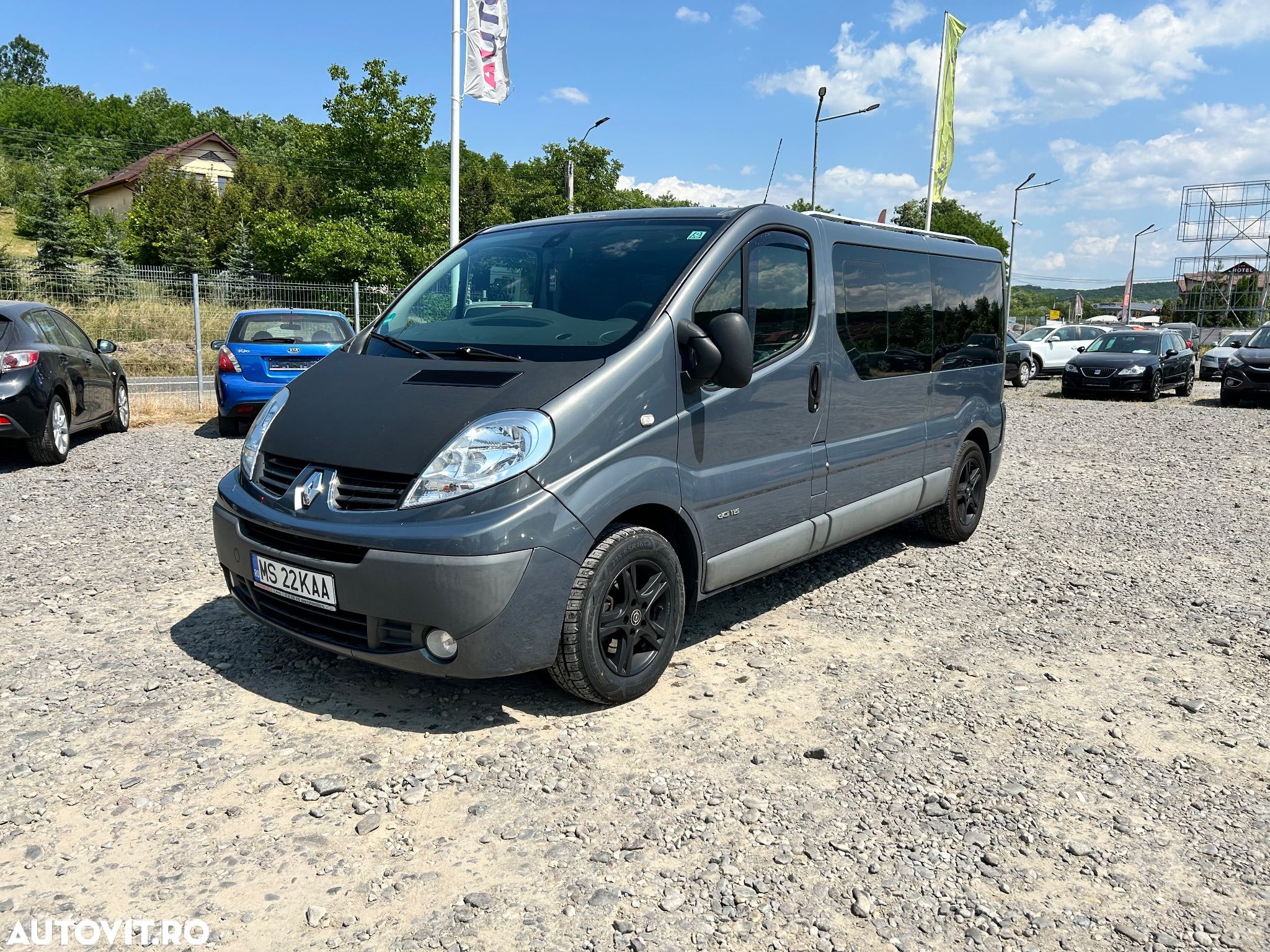 Renault Trafic 2.0 dCi 115 FAP Passenger Black Edition - 1