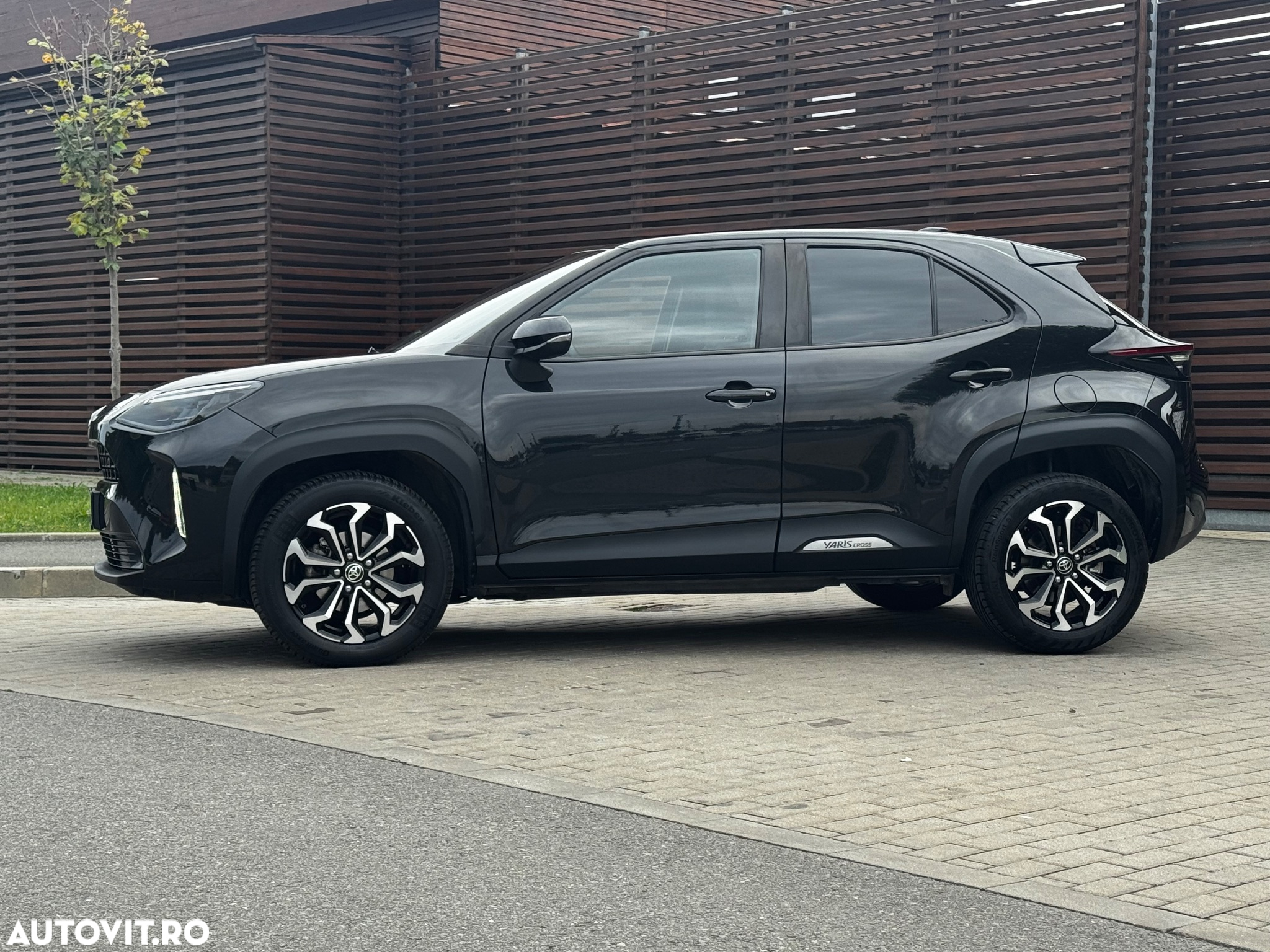 Toyota Yaris Cross 1.5 VVT-i HSD 4x4 Exclusive Elegant - 11