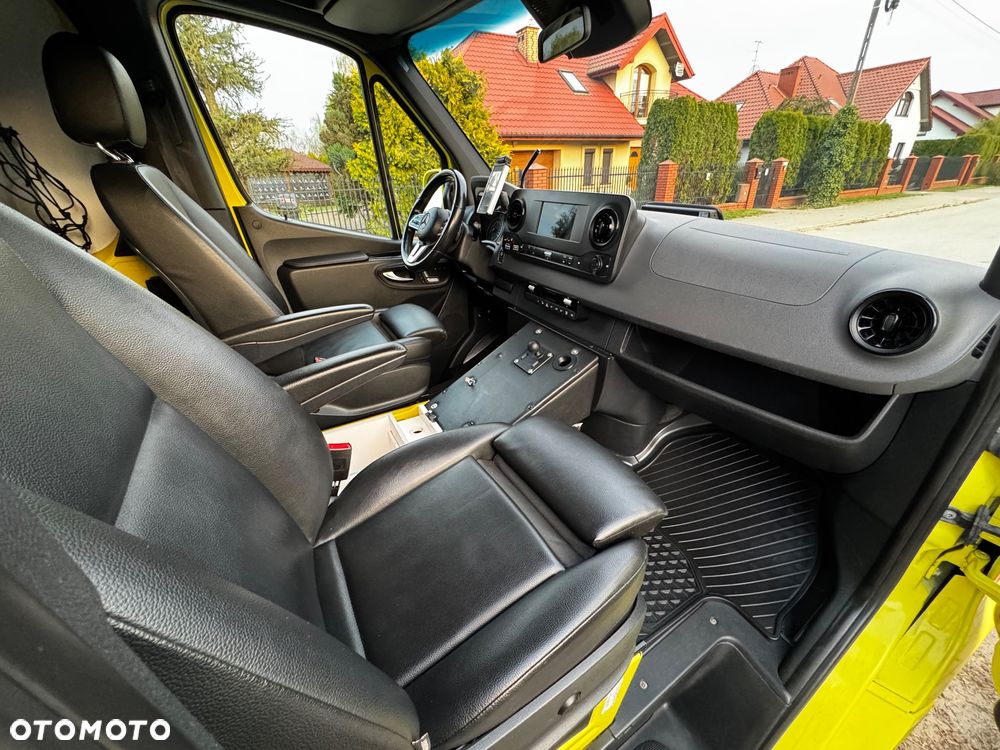 Mercedes-Benz Sprinter - 24