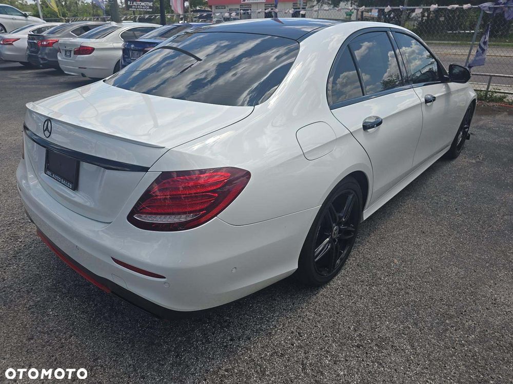 Mercedes-Benz Klasa E 300 9G-TRONIC AMG Line - 4
