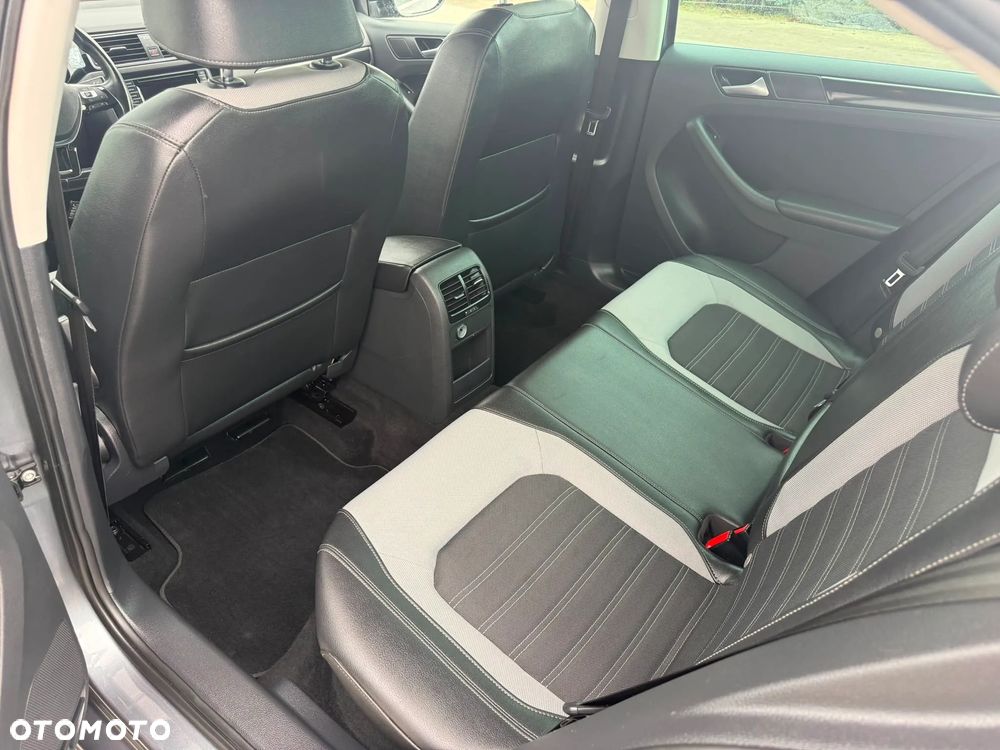 Volkswagen Jetta 1.4 TSI BMT Highline - 17