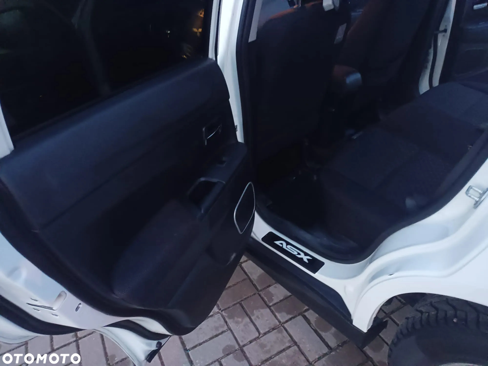 Mitsubishi ASX 1.8 DID Instyle 4WD AS&G - 12