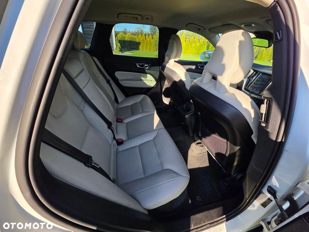 Volvo XC 60 D4 AWD Momentum - 7