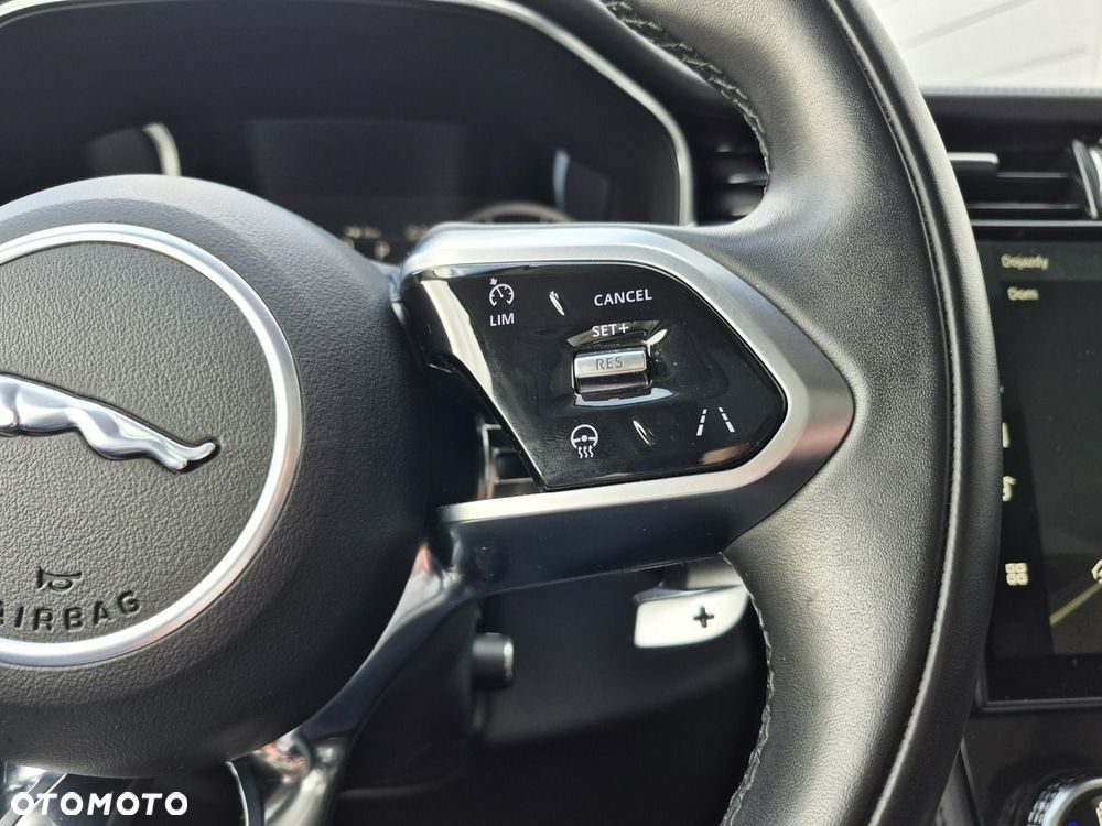 Jaguar F-Pace P250 AWD SE - 32