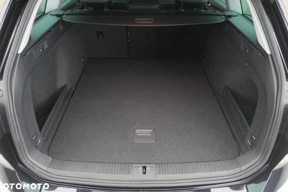 Volkswagen Passat Variant 2.0 TSI Elegance DSG - 16