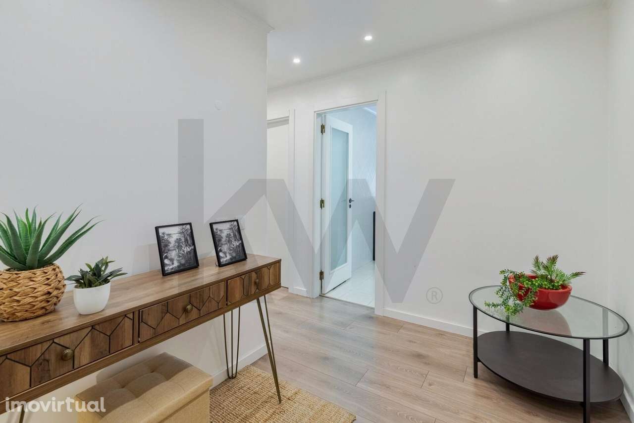 Almada - RENOVADO T2 com 109m2 - Grande imagem: 3/25