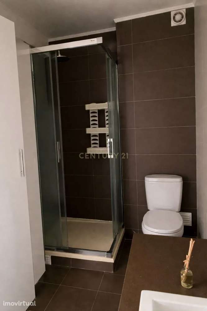 ARRENDAMENTO: T2 Semi-Remodelado | Forte da Casa | 89 m² - Grande imagem: 4/9