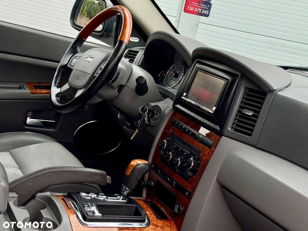 Jeep Grand Cherokee - 36