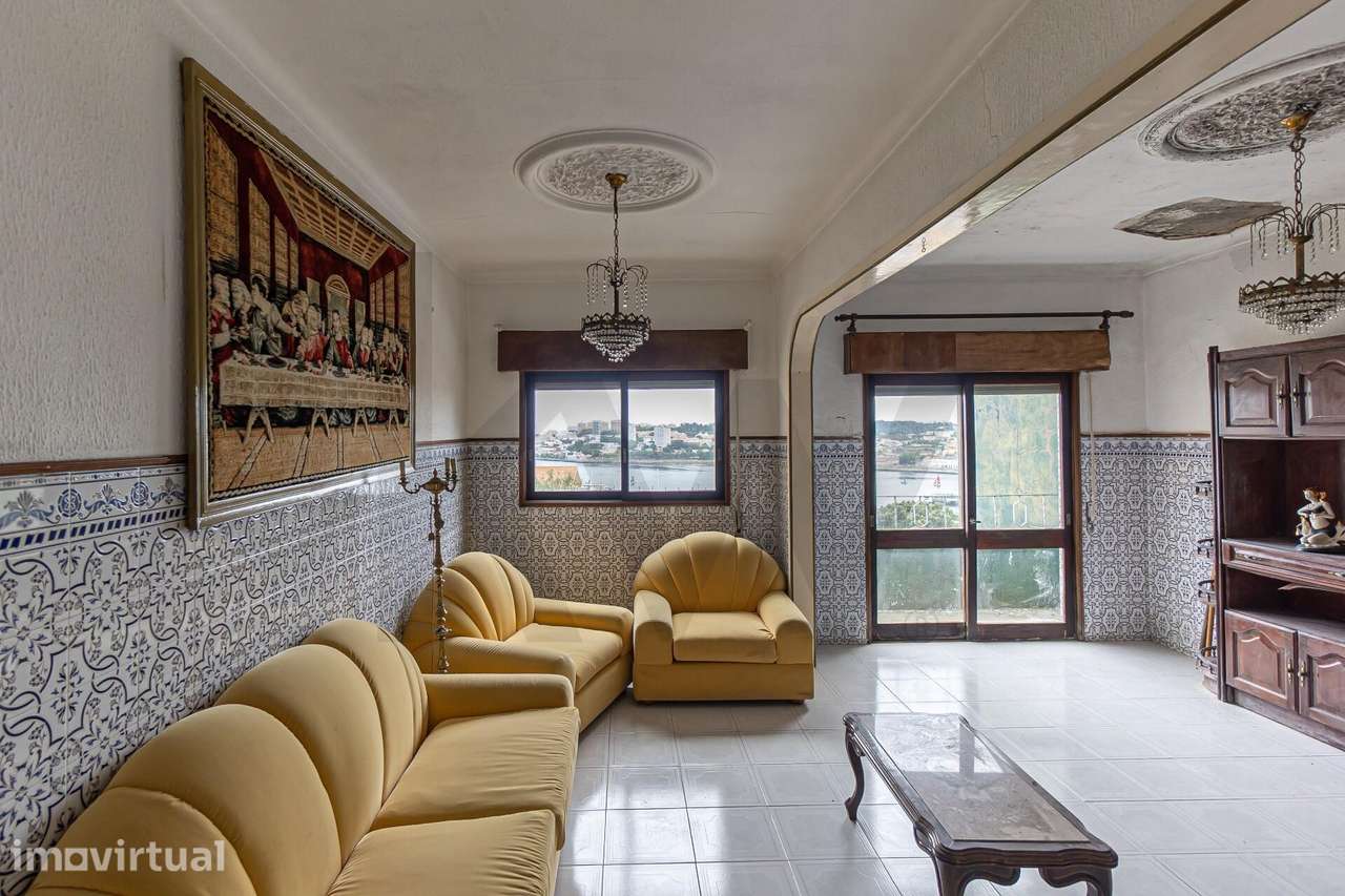 Oportunidade Única: Prédio/Moradia com 3 pisos - Lote de 375 m2 na Afu - Grande imagem: 4/48