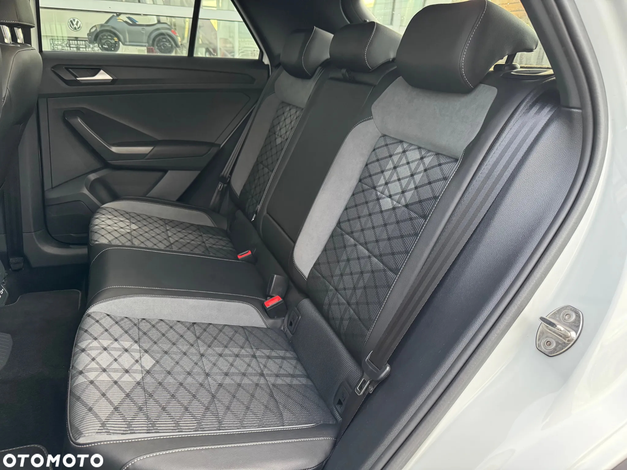 Volkswagen T-Roc 1.5 TSI R-Line DSG - 12