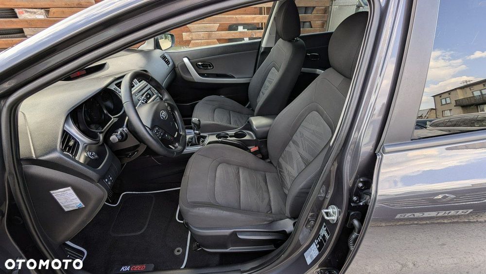 Kia Ceed - 11