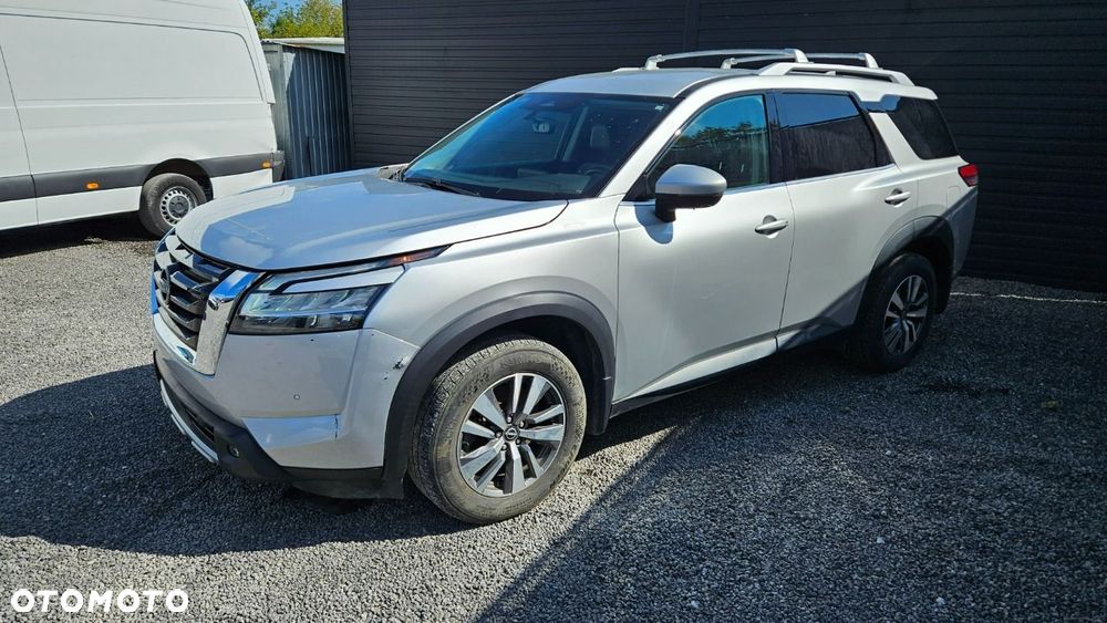 Nissan Pathfinder - 9