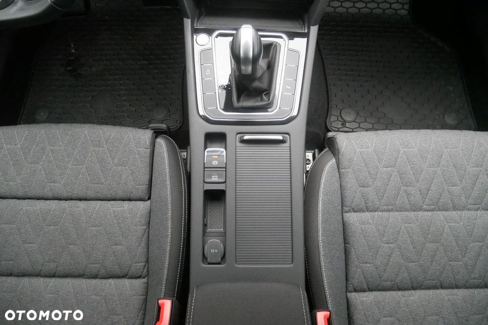 Volkswagen Passat Variant 1.5 TSI EVO Business DSG - 11