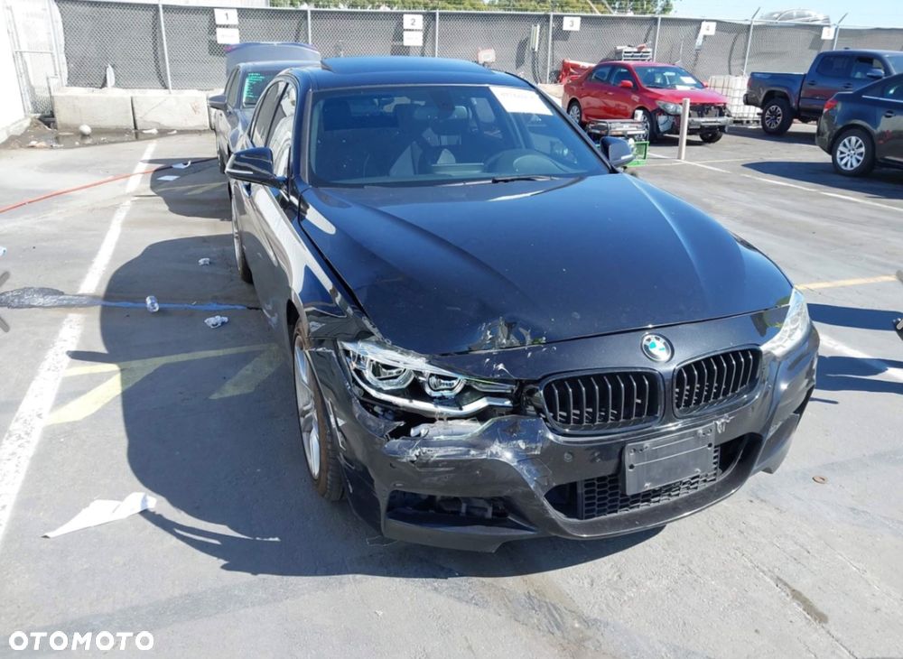 BMW Seria 3 330i Edition M Sport Shadow - 38