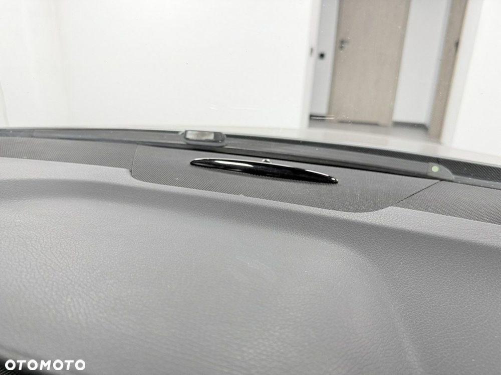 Mercedes-Benz Klasa C 200 CDI DPF (BlueEFFICIENCY) 7G-TRONIC Avantgarde - 24