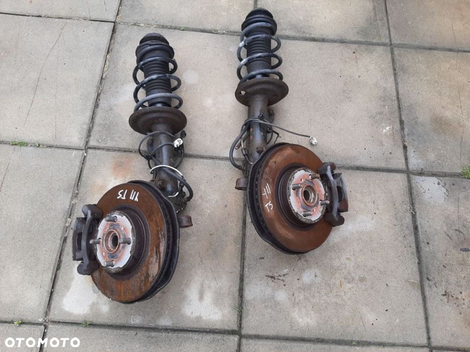 MCPERSON ZWROTNICA PRAWY LEWY PRZÓD TOYOTA YARIS II 1.8 TS