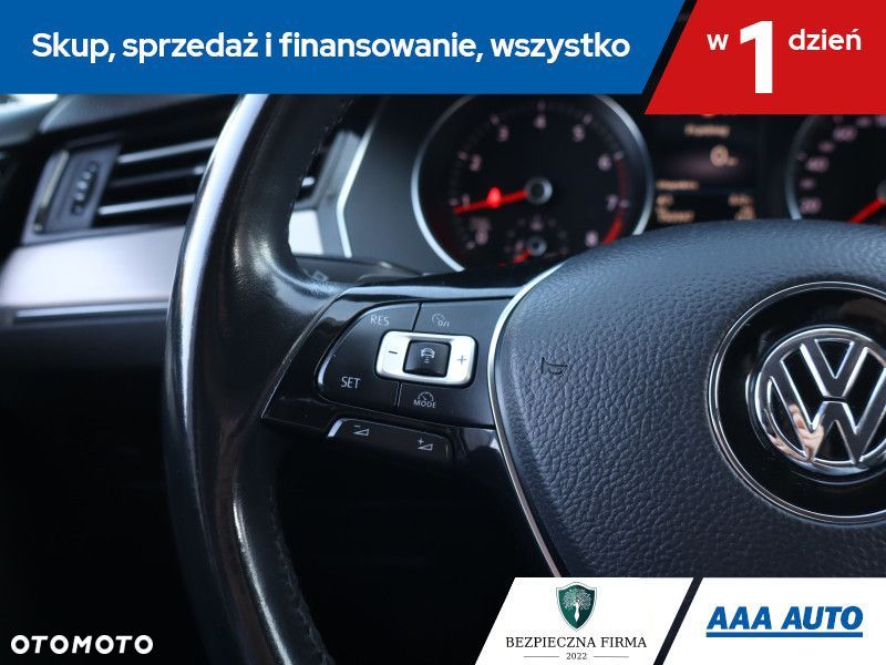Volkswagen Passat - 17