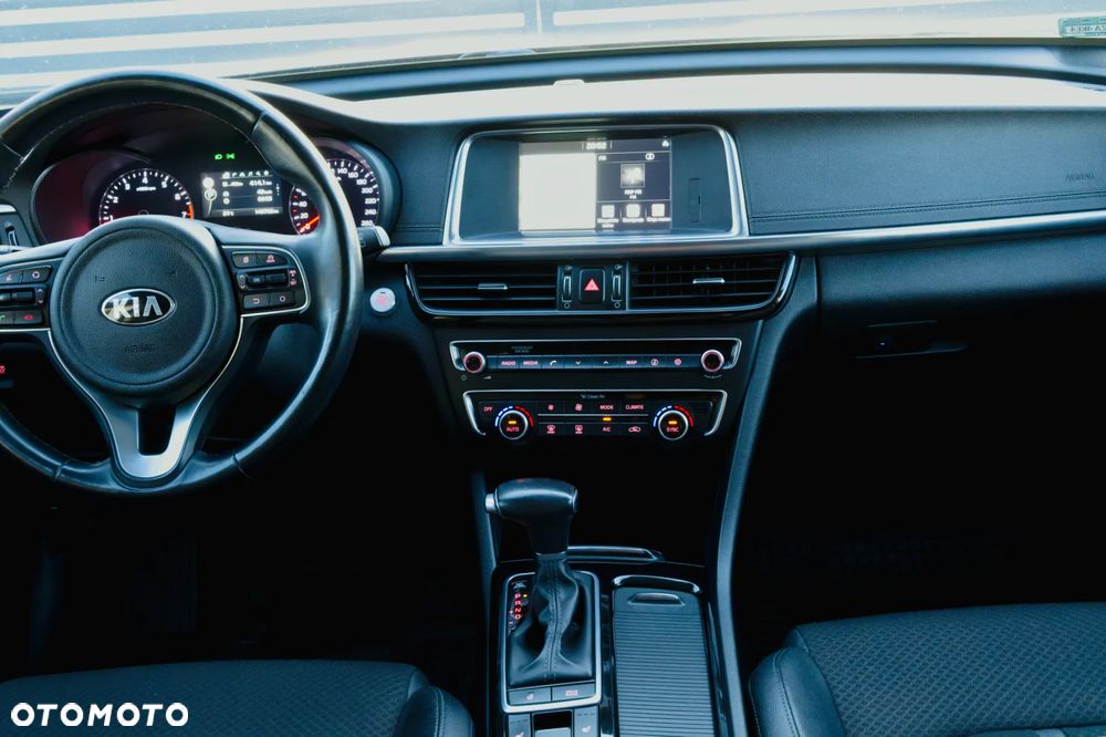 Kia Optima 2.0 L - 14