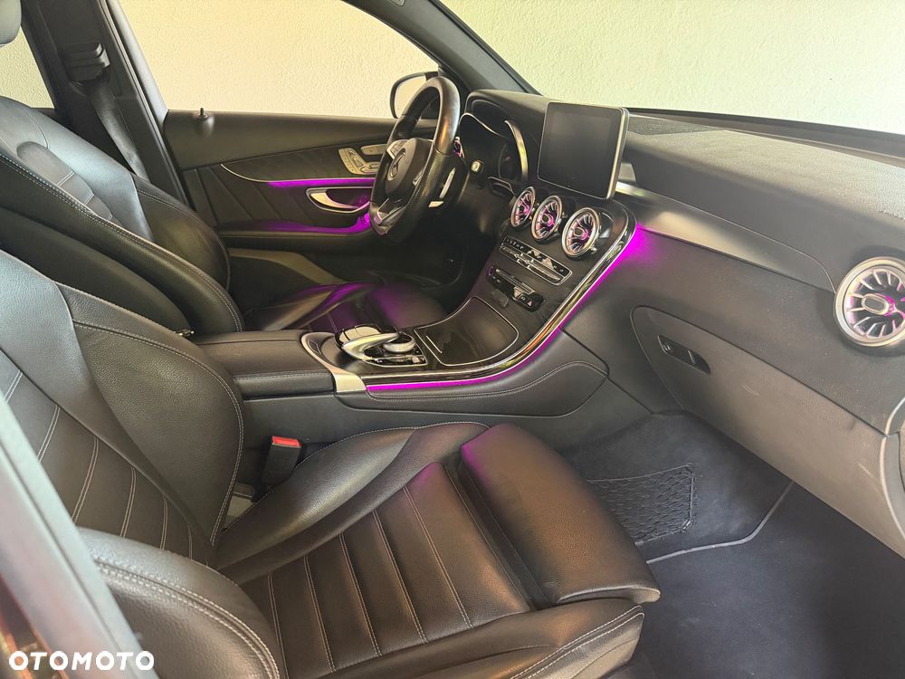 Mercedes-Benz GLC - 32
