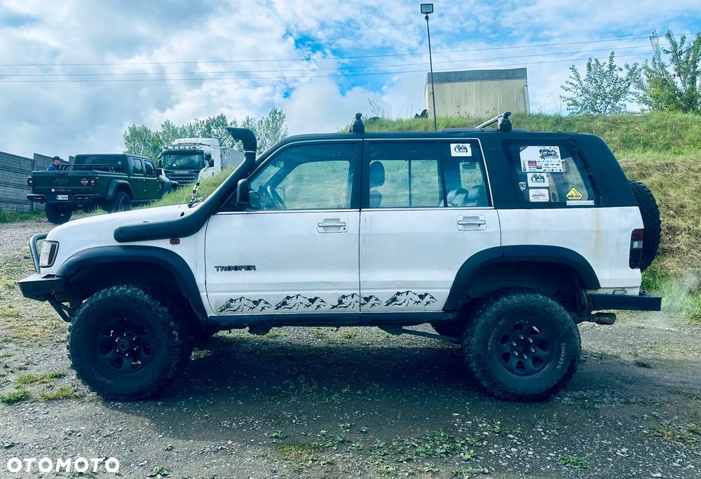 Isuzu Trooper 3.5 V6 standard - 2