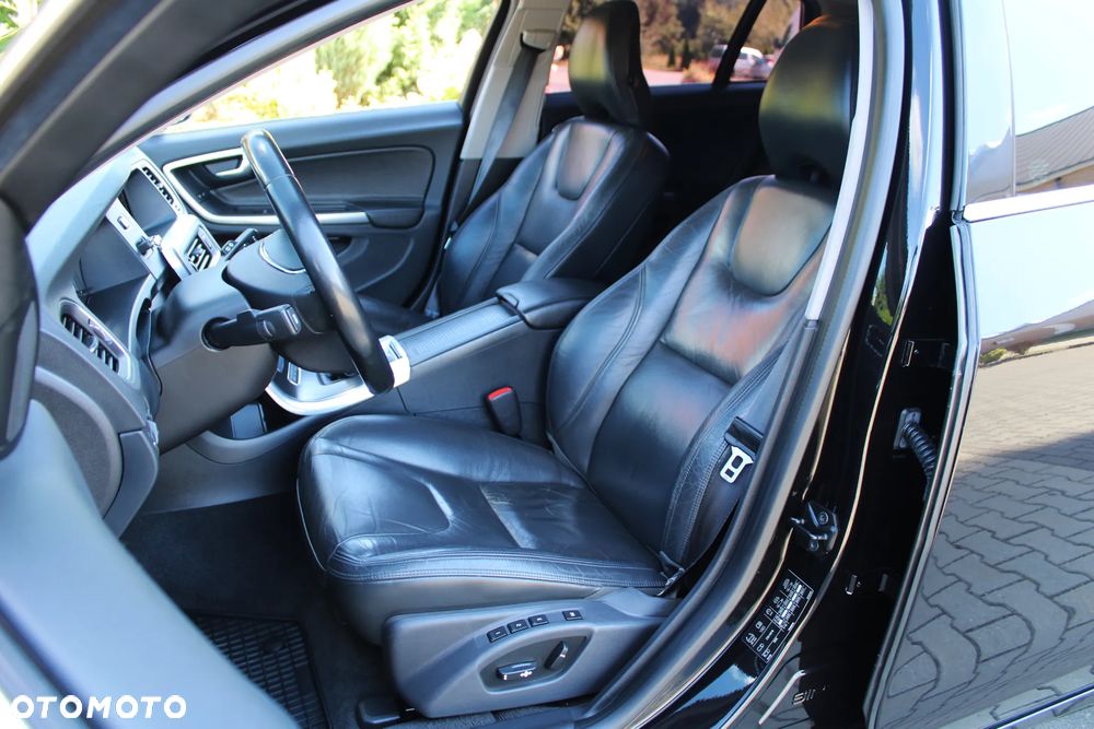 Volvo V60 D5 Summum - 24