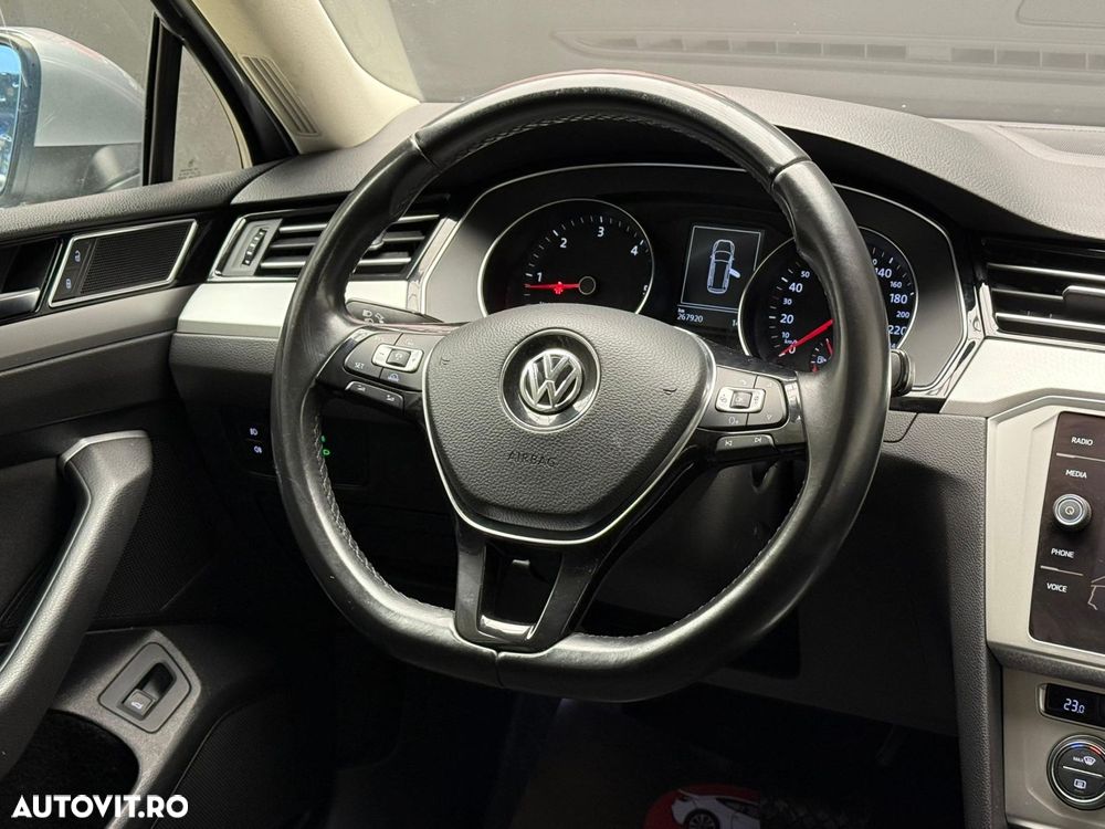 Volkswagen Passat - 11