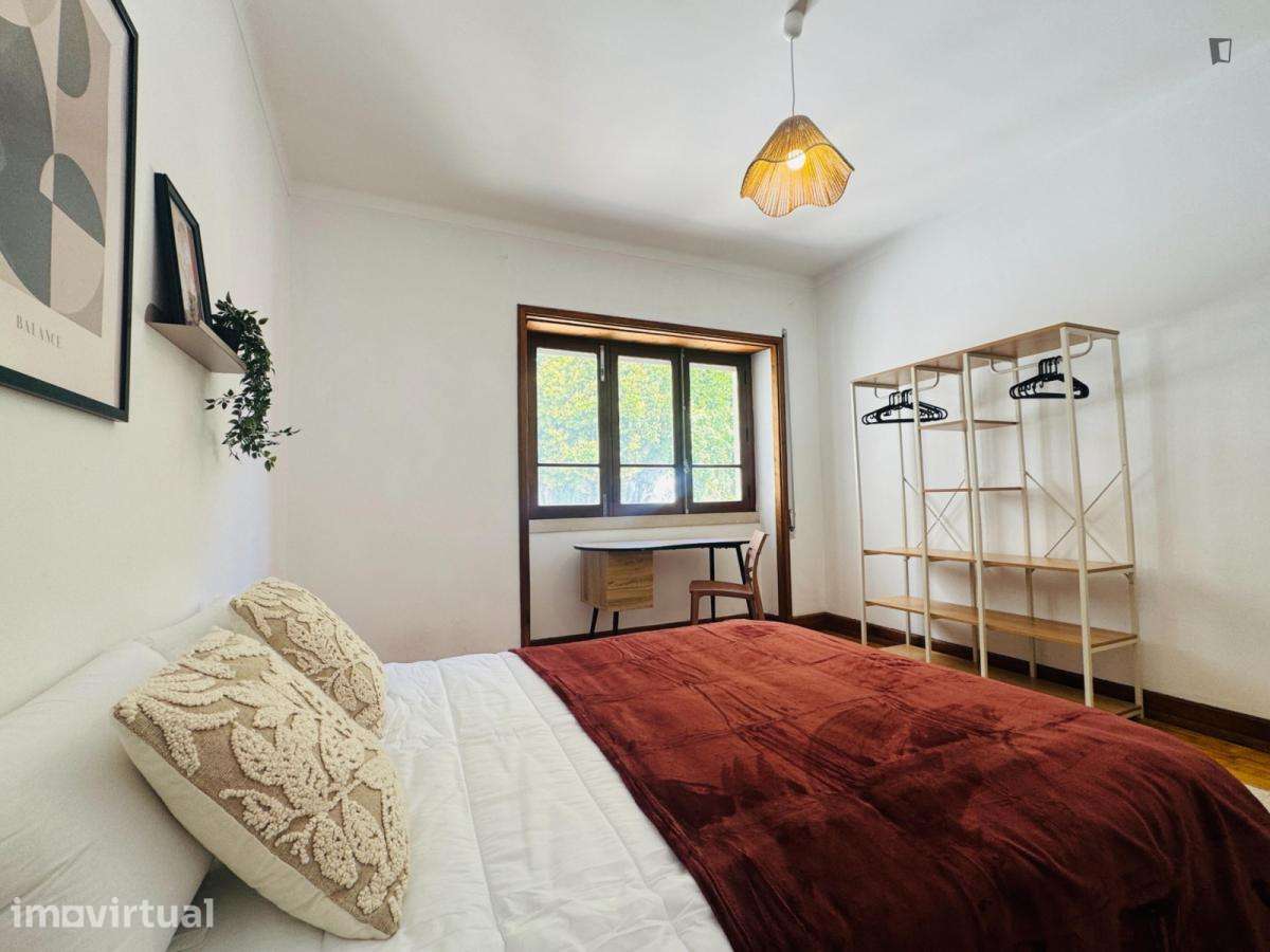 Quarto - localizado em Montes Claros Coimbra - Grande imagem: 3/8