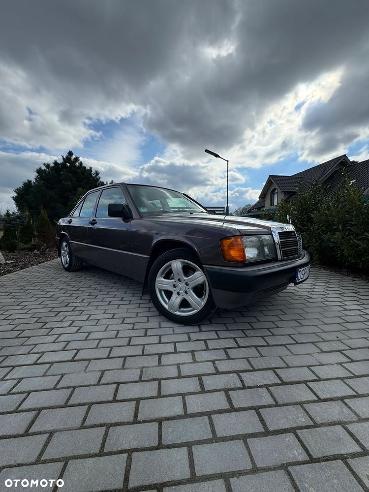 Mercedes-Benz W201 (190) - 2