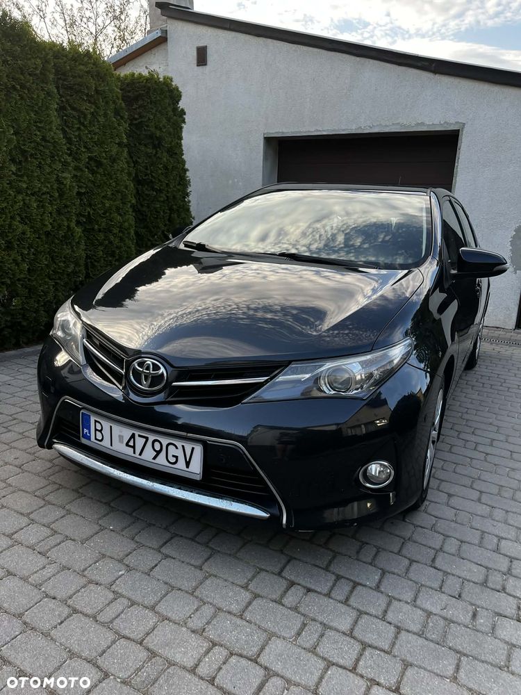Toyota Auris 1.6 Premium + - 1