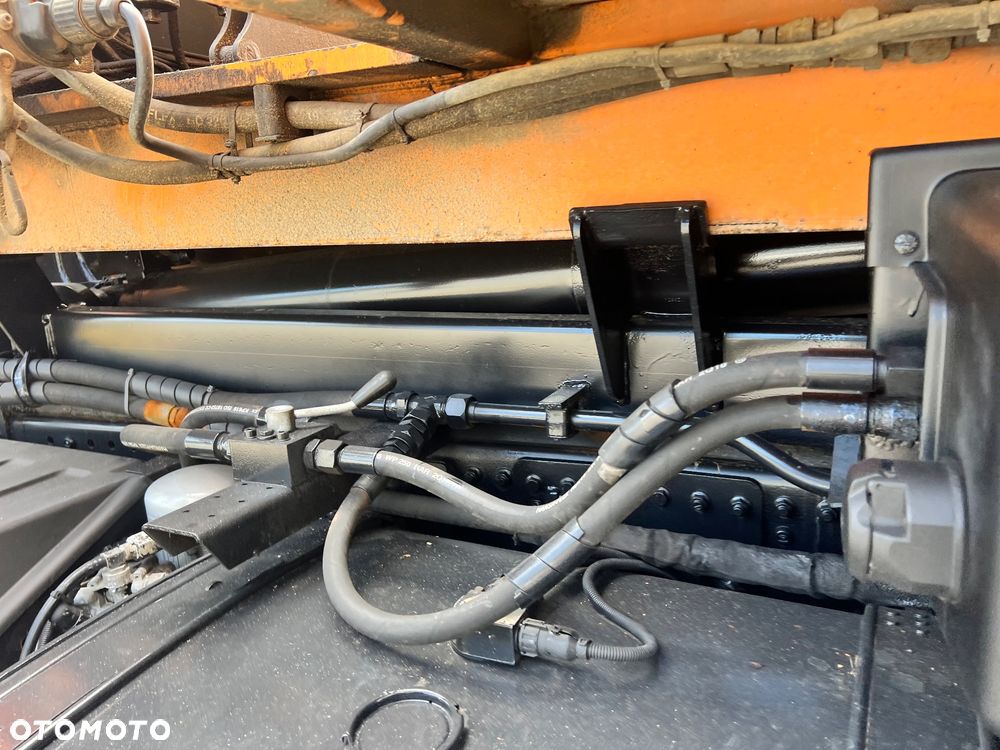 MAN TGA 26.360 6X4 contener z kranem import DE - 10