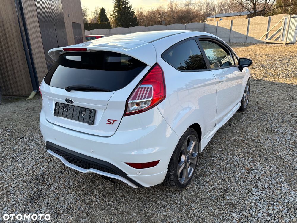 Ford Fiesta 1.6 EcoBoost ST - 12