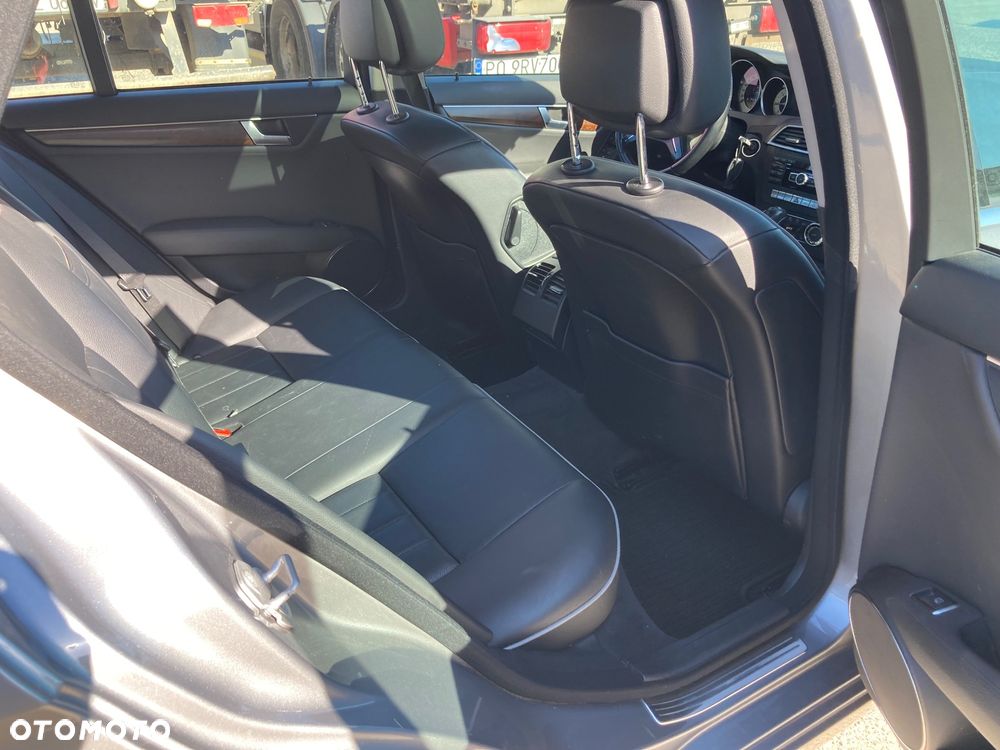 Mercedes-Benz Klasa C 220 CDI DPF Automatik BlueEFFICIENCY Elegance - 13