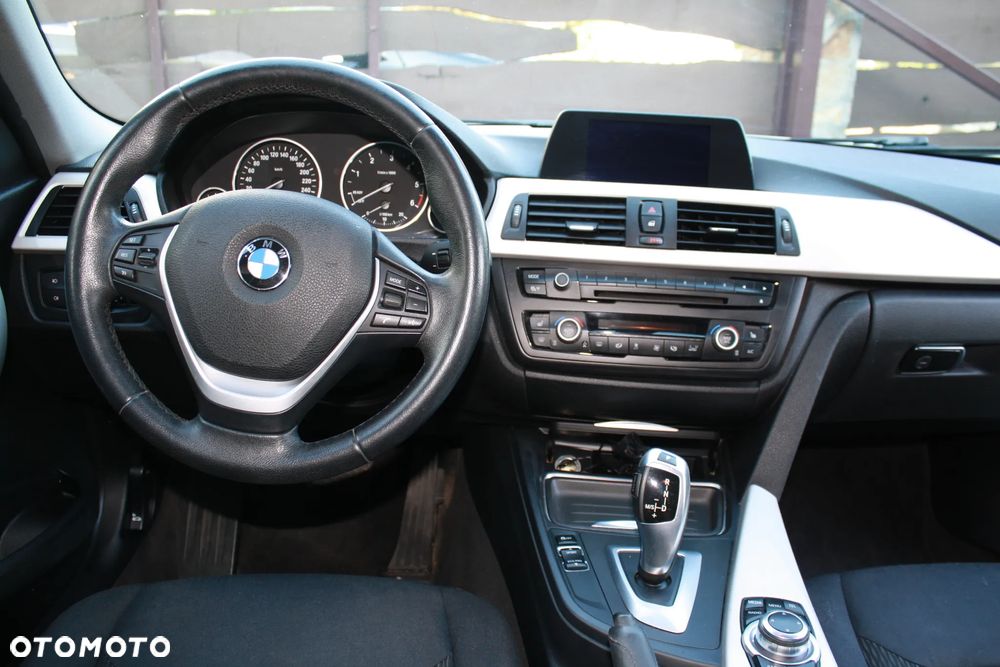BMW Seria 3 318d Sport Line - 22