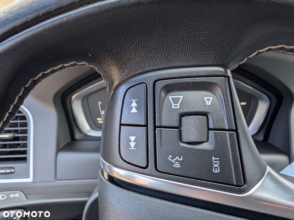 Volvo XC 60 D4 Drive-E R-Design Momentum - 24