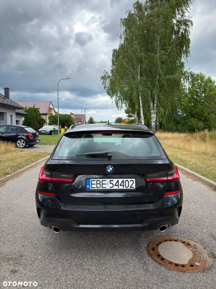 BMW Seria 3 318i M Sport - 11