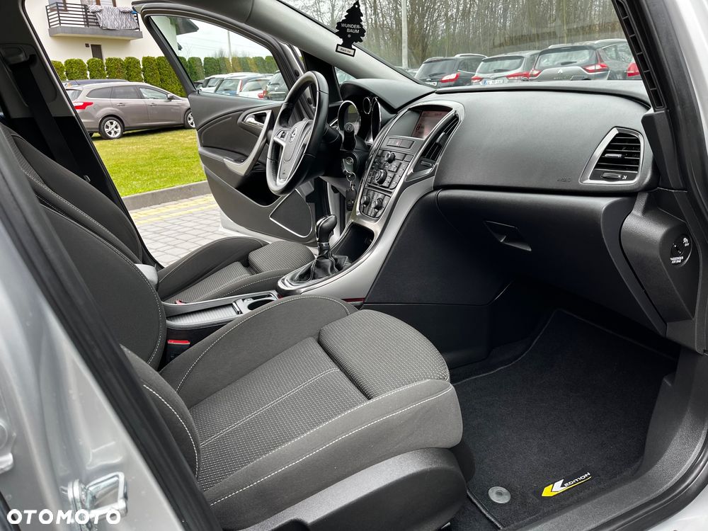 Opel Astra 1.6 T Cosmo - 25