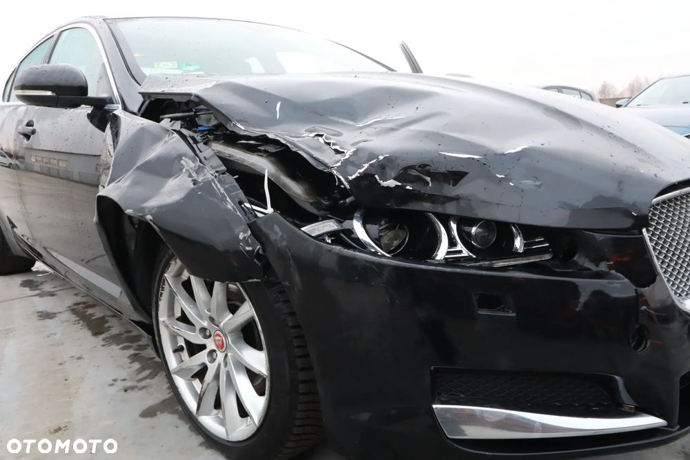 Jaguar XF 2.2 D Luxury - 16