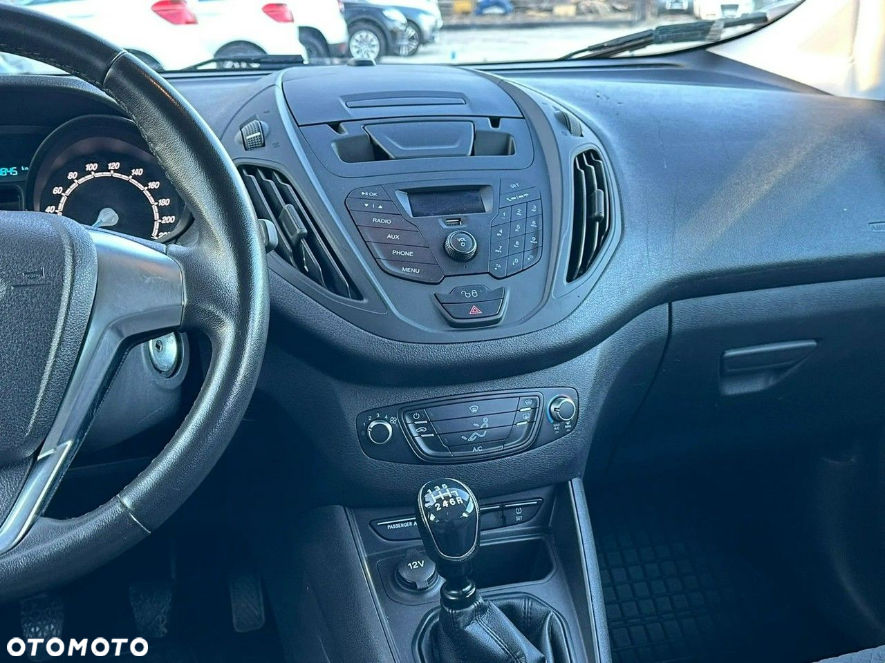 Ford Transit Courier - 17
