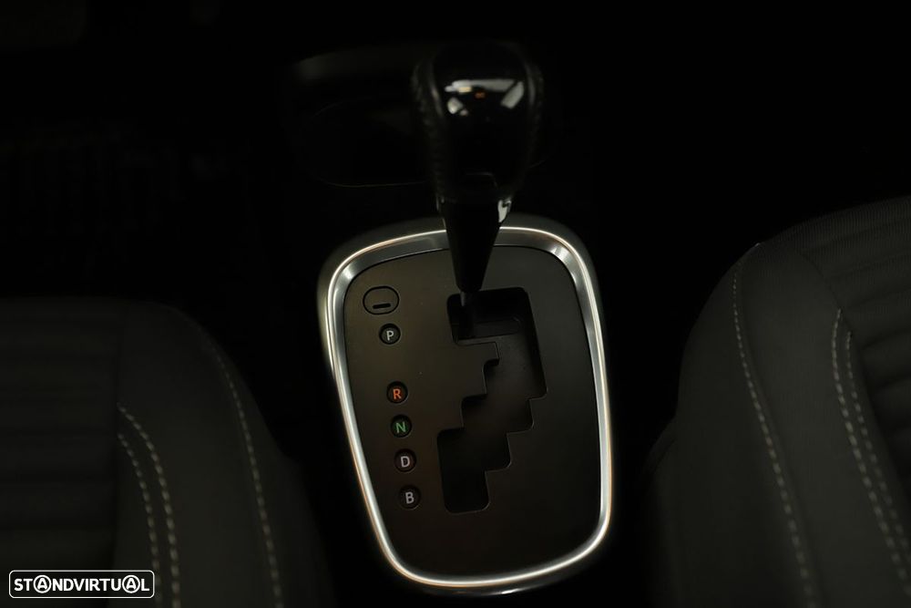 Toyota Yaris 1.5 HSD Square Collec.White - 12