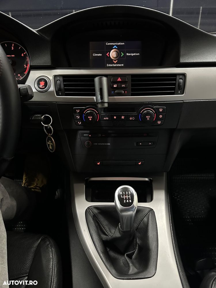 BMW Seria 3 320d DPF Touring - 6