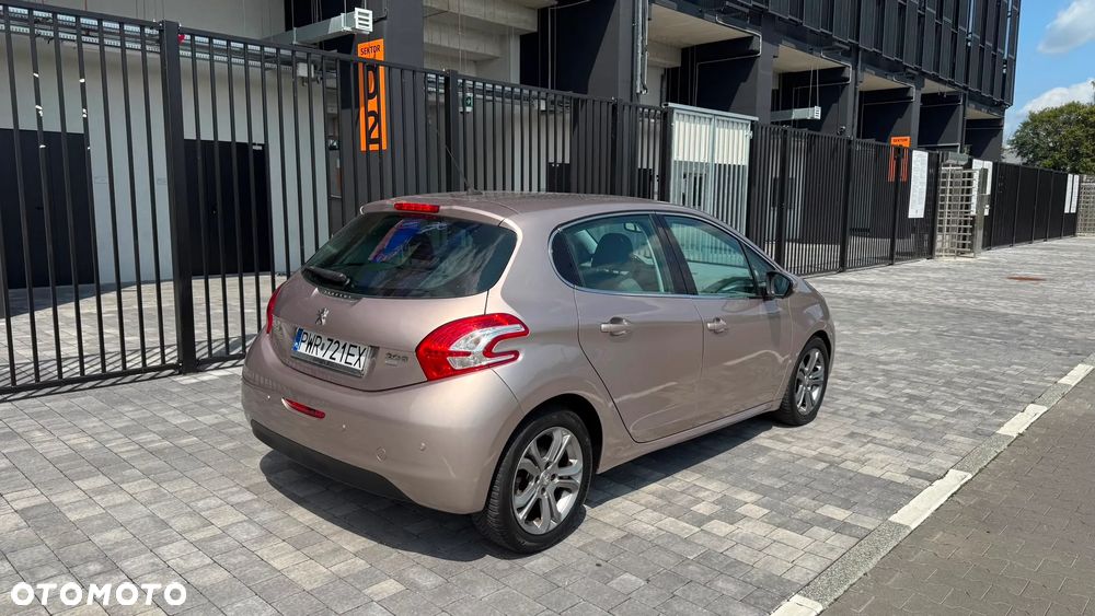 Peugeot 208 - 13