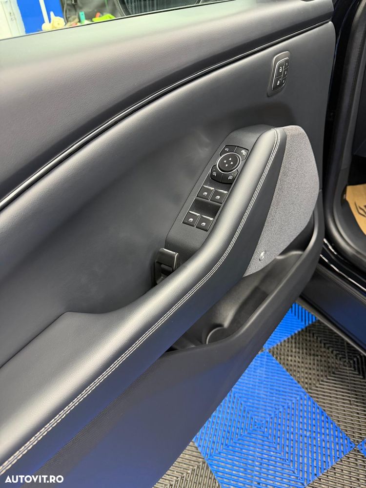 Ford Mustang Mach-E - 8