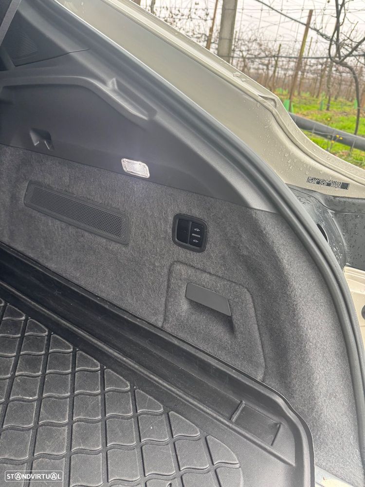 Porsche Cayenne Coupé E-Hybrid - 13