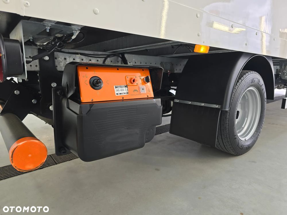 Iveco DAILY 35C16 / 50C16 KONTENER 8PALET WINDA DHOLLANDIA 750Kg 41Tyś km SERWIS ASO IVECO DO OSTATNIEGO Km STAN NOWY NOWY NOWY NA GWARANCJI BOGATA OPCJA WYPOSAŻENIA ASYSTENTY KIEROWCY TEMPOMAT KLIMA KAMERA COFANIA FOTEL KIEROWCY PNEŁMATYCZNY - 24